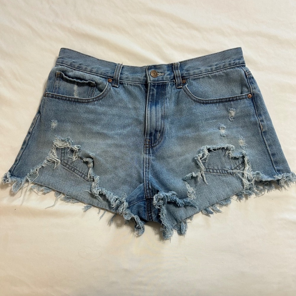 Celebrity Pink Womens Light Wash Distressed Denim Shorts Size 13/31 High Rise